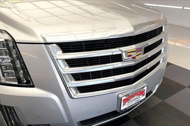 Used 2019 Cadillac Escalade ESV Luxury AWD/4WD image 29