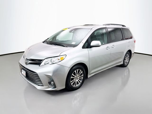 Used 2020 Toyota Sienna XLE FWD image 3