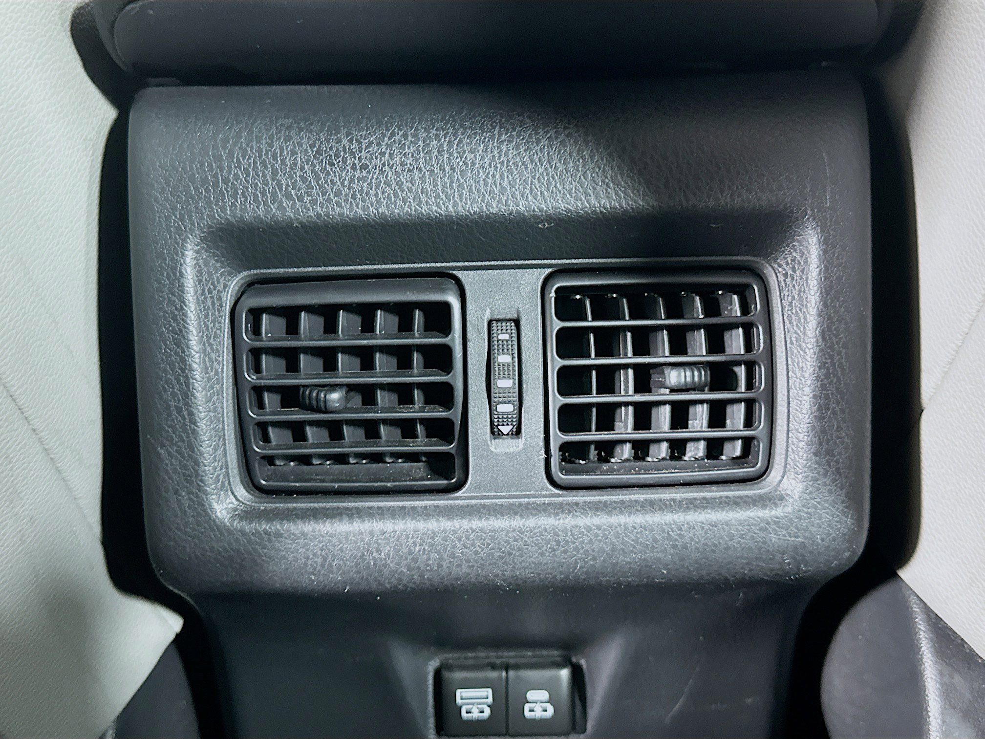 Used 2025 Toyota Camry SE image 27