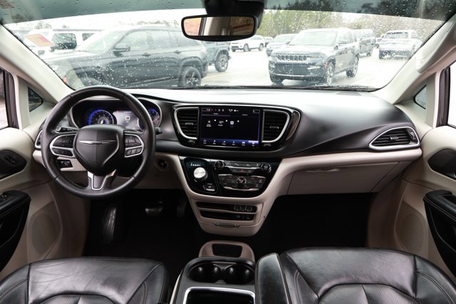 Used 2022 Chrysler Pacifica Touring-L image 33