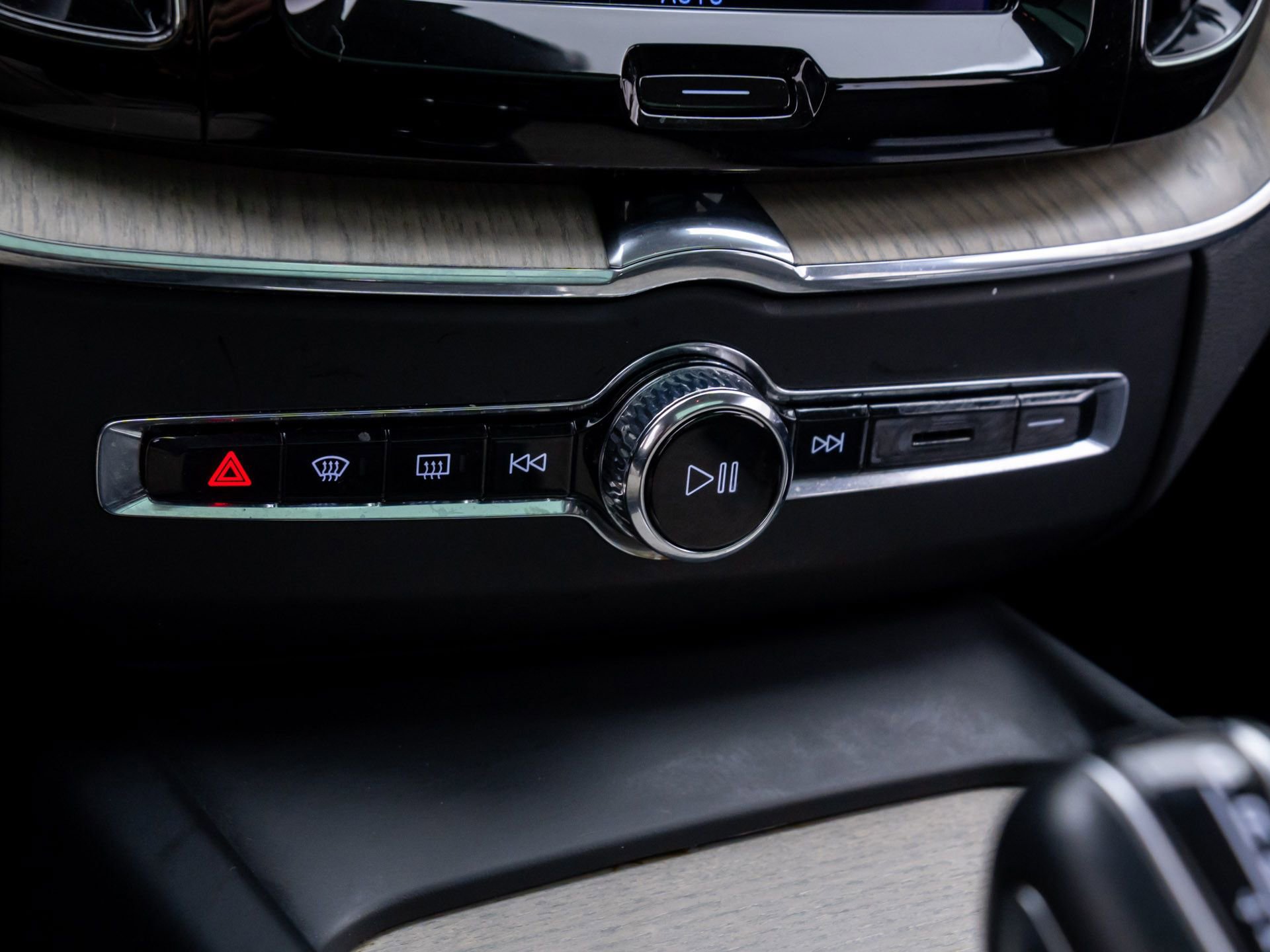 Used 2021 Volvo XC60 T6 Inscription w/ Advanced Package image 27