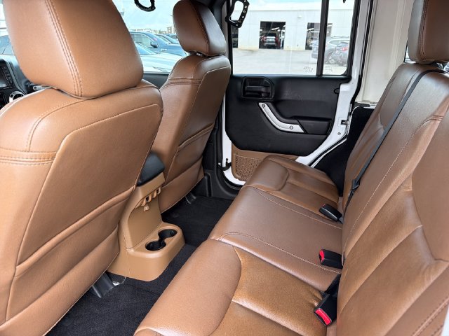 Used 2014 Jeep Wrangler Unlimited Rubicon w/ Connectivity Group AWD/4WD image 21