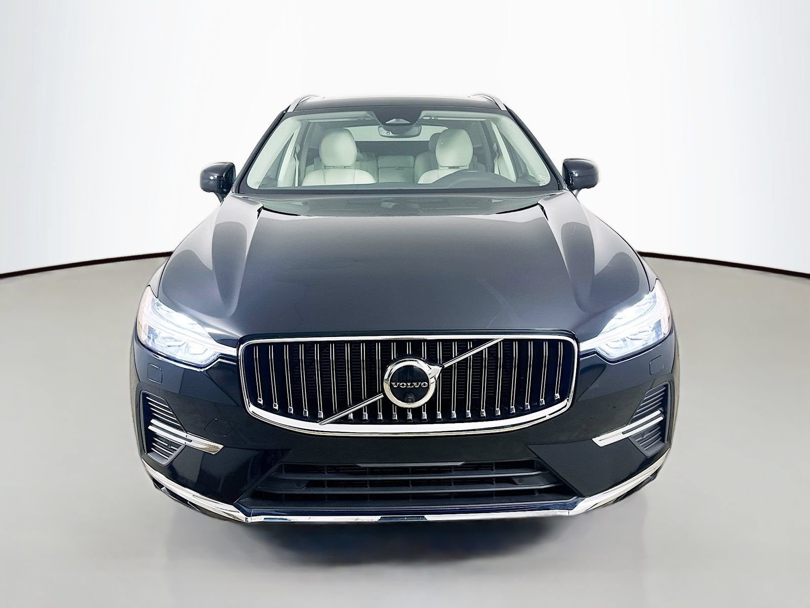 Used 2023 Volvo XC60 B5 Plus w/ Climate Package AWD/4WD image 2