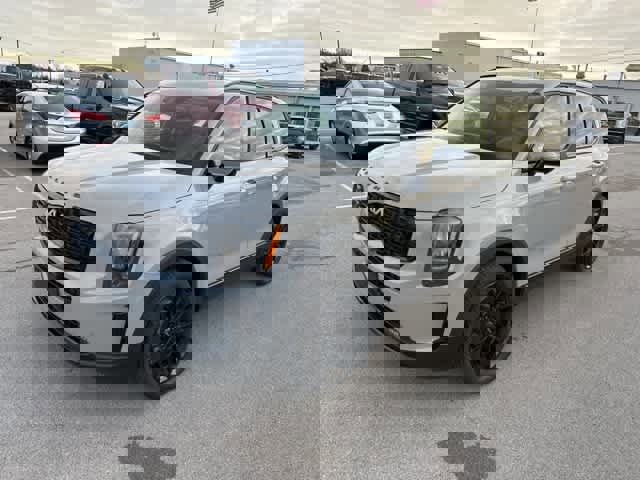 Used 2022 Kia Telluride SX w/ Nightfall Edition Package image 2