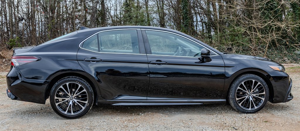 Used 2021 Toyota Camry SE image 4