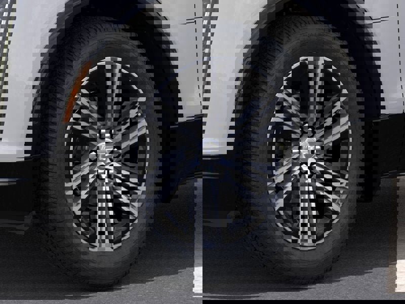 New 2025 Cadillac Lyriq Luxury AWD/4WD image 9