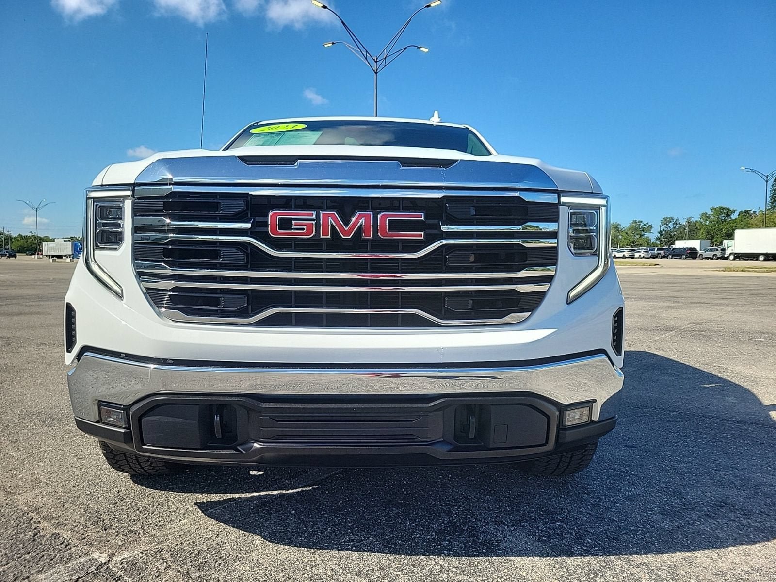 Used 2023 GMC Sierra 1500 SLT w/ SLT Premium Package AWD/4WD image 4