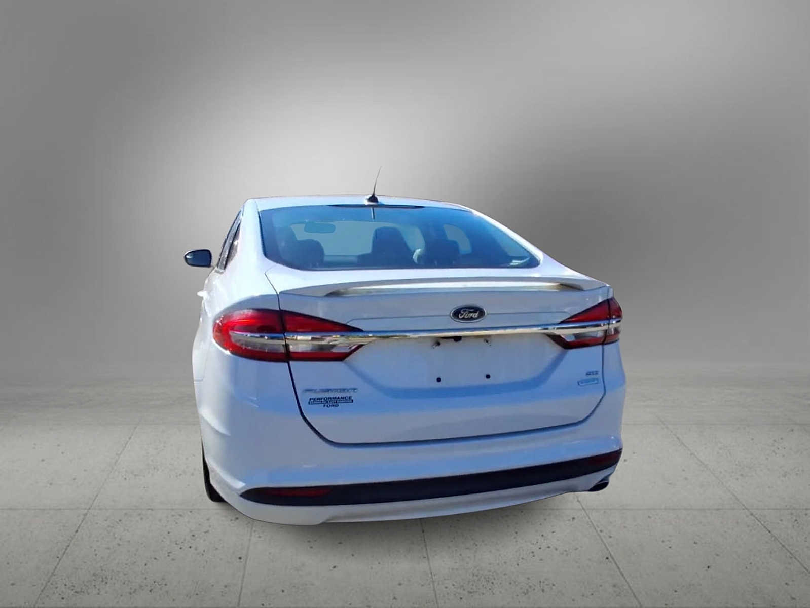 Used 2018 Ford Fusion SE w/ Equipment Group 201A FWD image 7