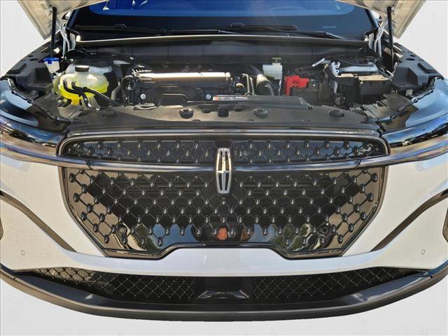 New 2025 Lincoln Nautilus Premier w/ Equipment Group 102A image 17