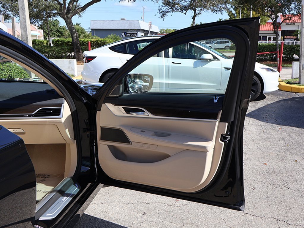 Used 2020 BMW 740i image 26