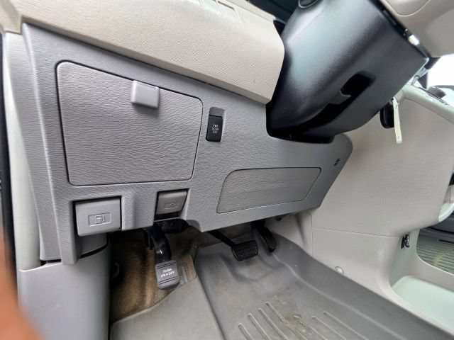 Used 2014 Toyota Sienna LE AWD/4WD image 44