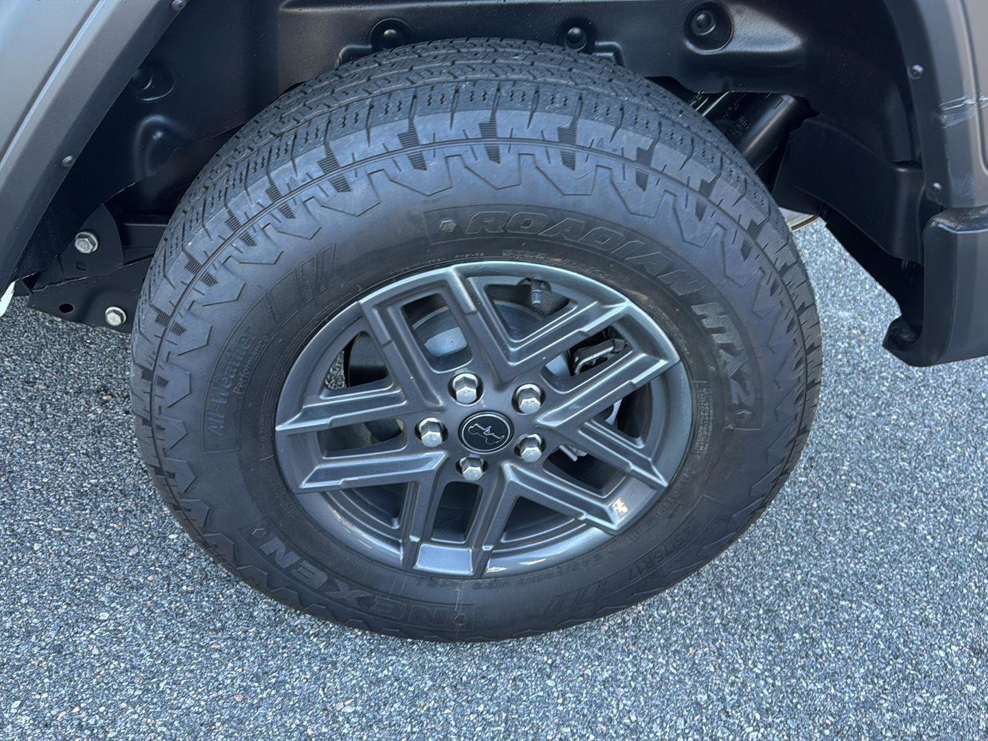 Used 2024 Jeep Wrangler Sport S image 32