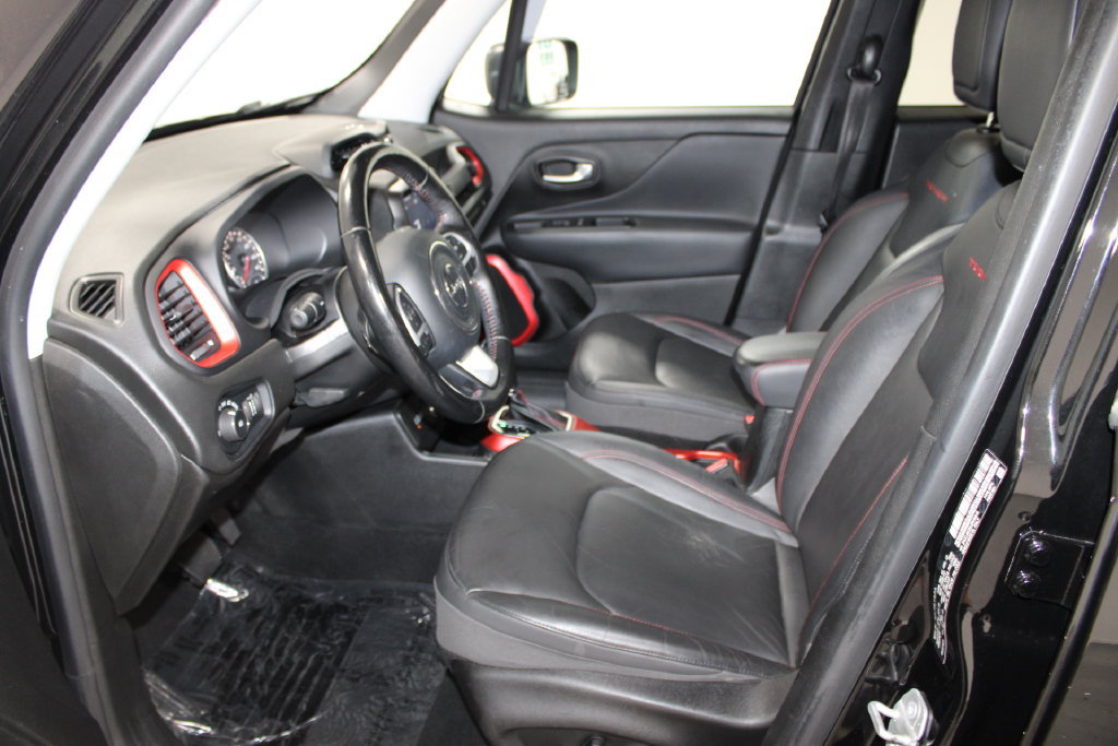 Used 2018 Jeep Renegade Trailhawk AWD/4WD image 21