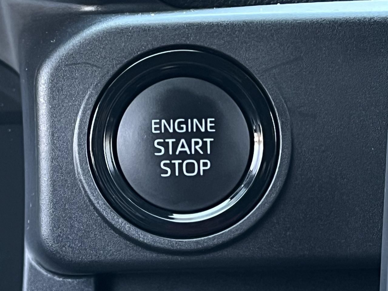 Used 2025 Toyota Tacoma SR5 AWD/4WD image 19