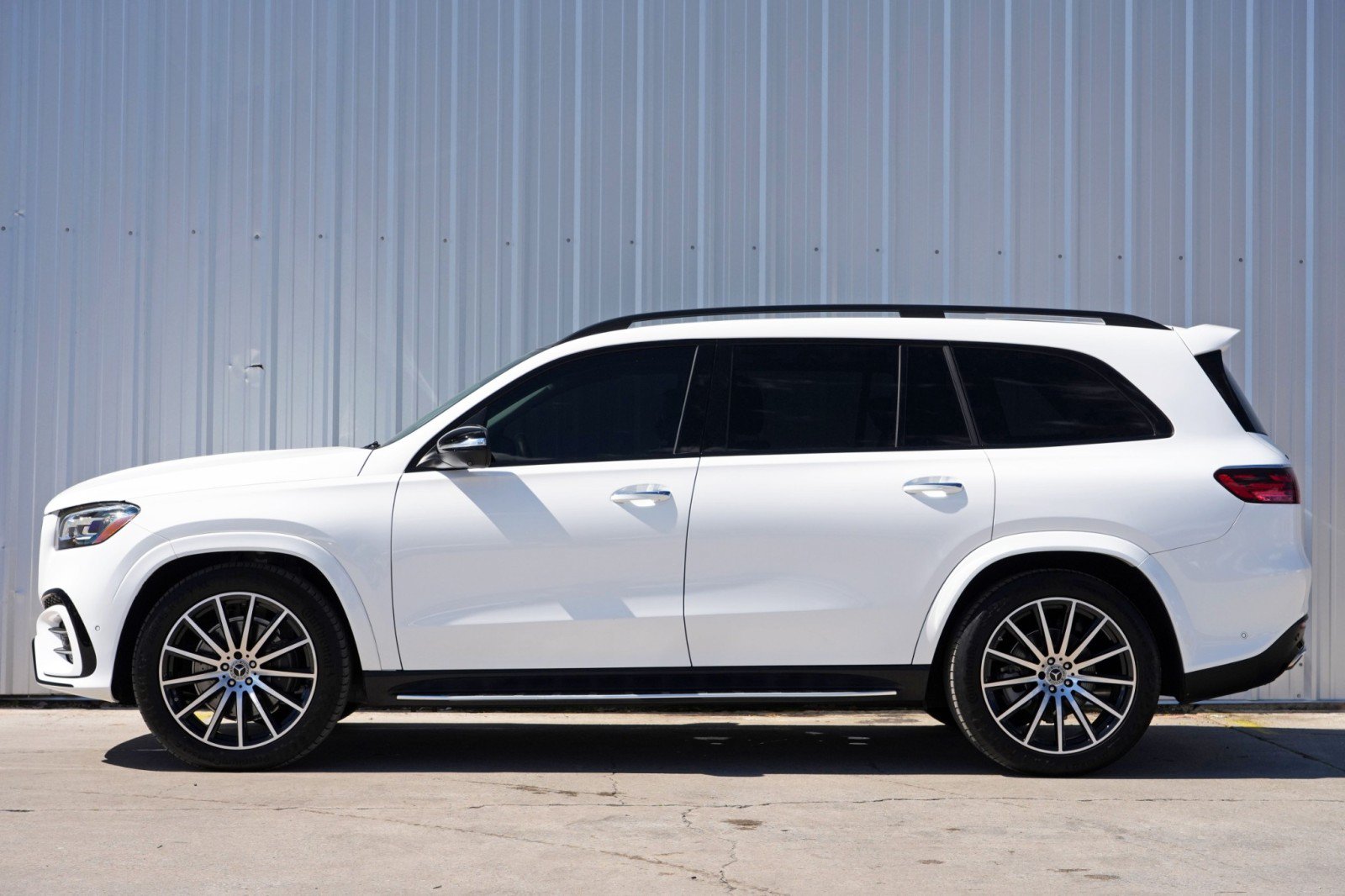 Used 2024 Mercedes-Benz GLS 580 4MATIC image 9