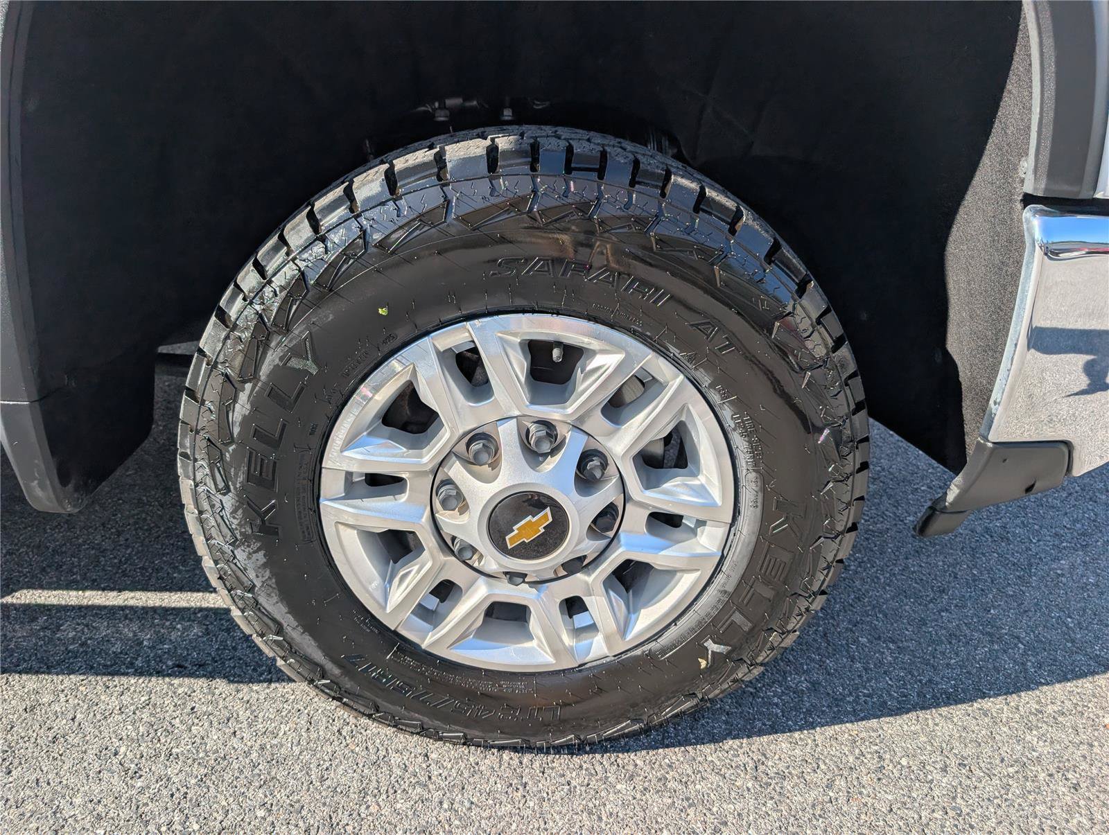 Used 2025 Chevrolet Silverado 2500 LT w/ Convenience Package AWD/4WD image 9