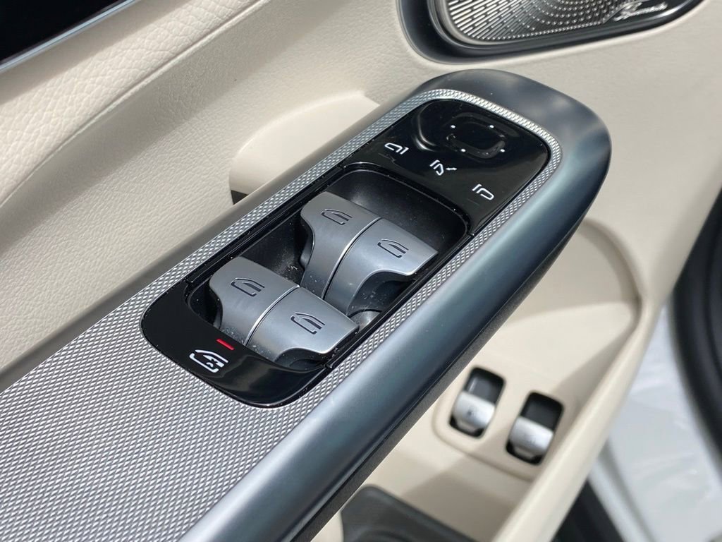 Used 2025 Mercedes-Benz GLC 350e GLC 350e image 13