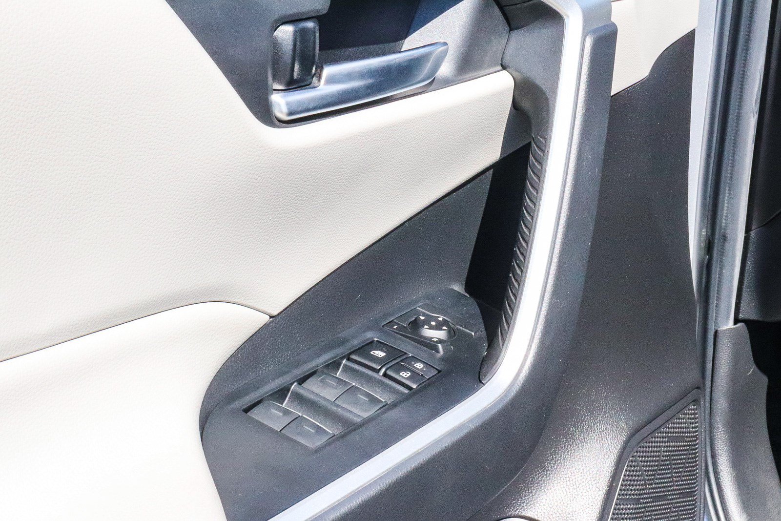 Certified 2023 Toyota RAV4 XLE w/ Convenience Package FWD image 22