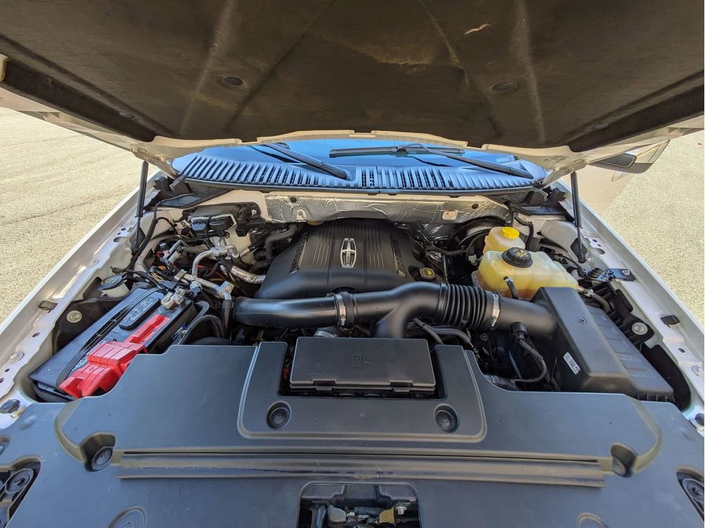 Used 2017 Lincoln Navigator Reserve image 28