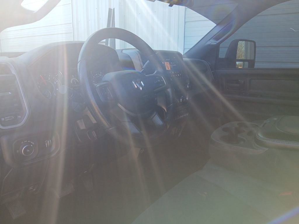 Used 2024 RAM 2500 Tradesman w/ Chrome Appearance Group image 31