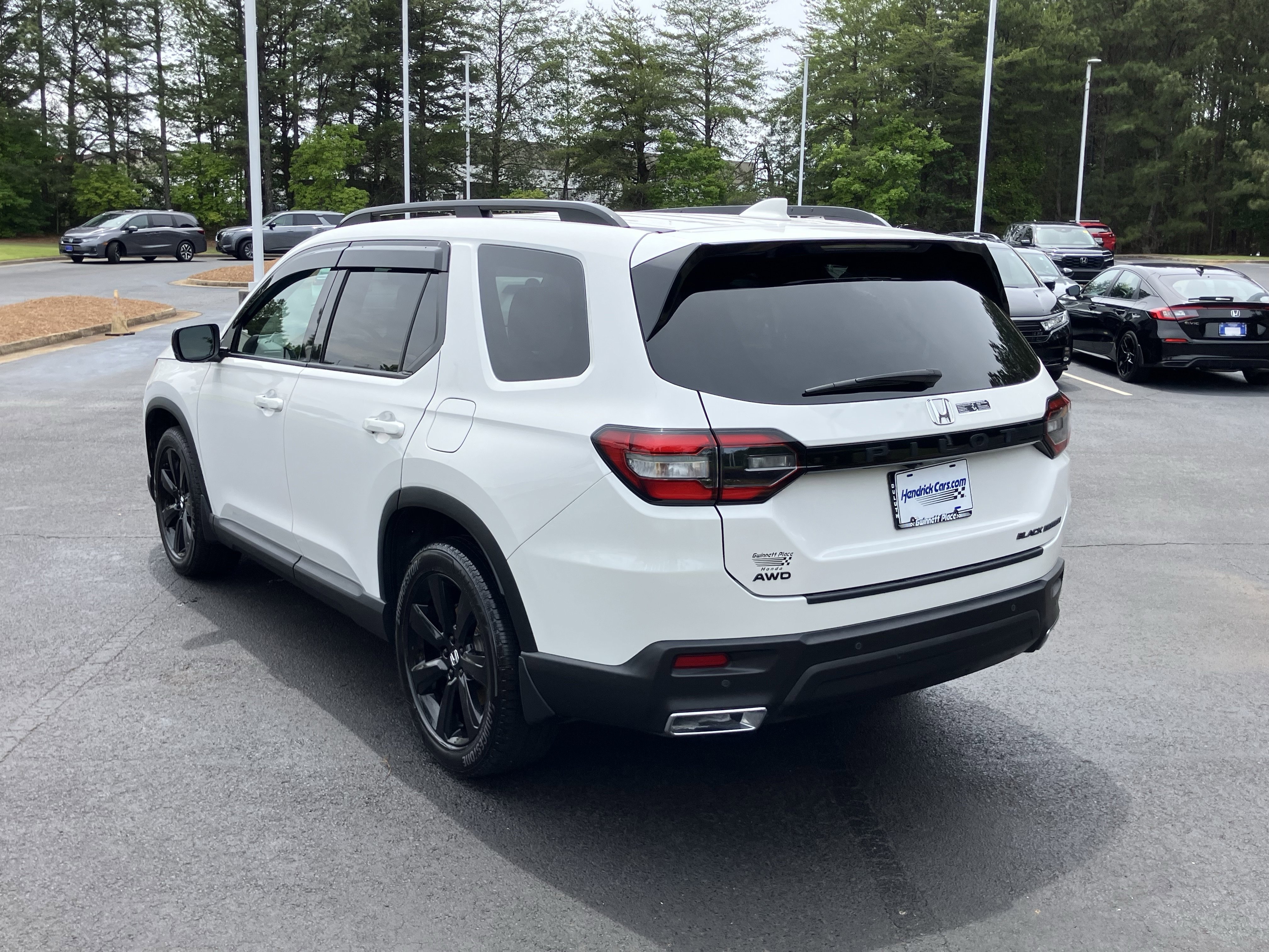 Used 2025 Honda Pilot Black Edition image 8