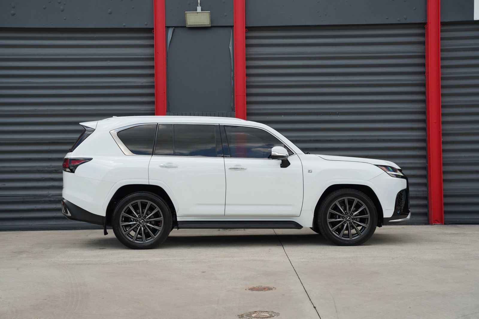 Used 2024 Lexus LX 600 F Sport AWD/4WD image 4