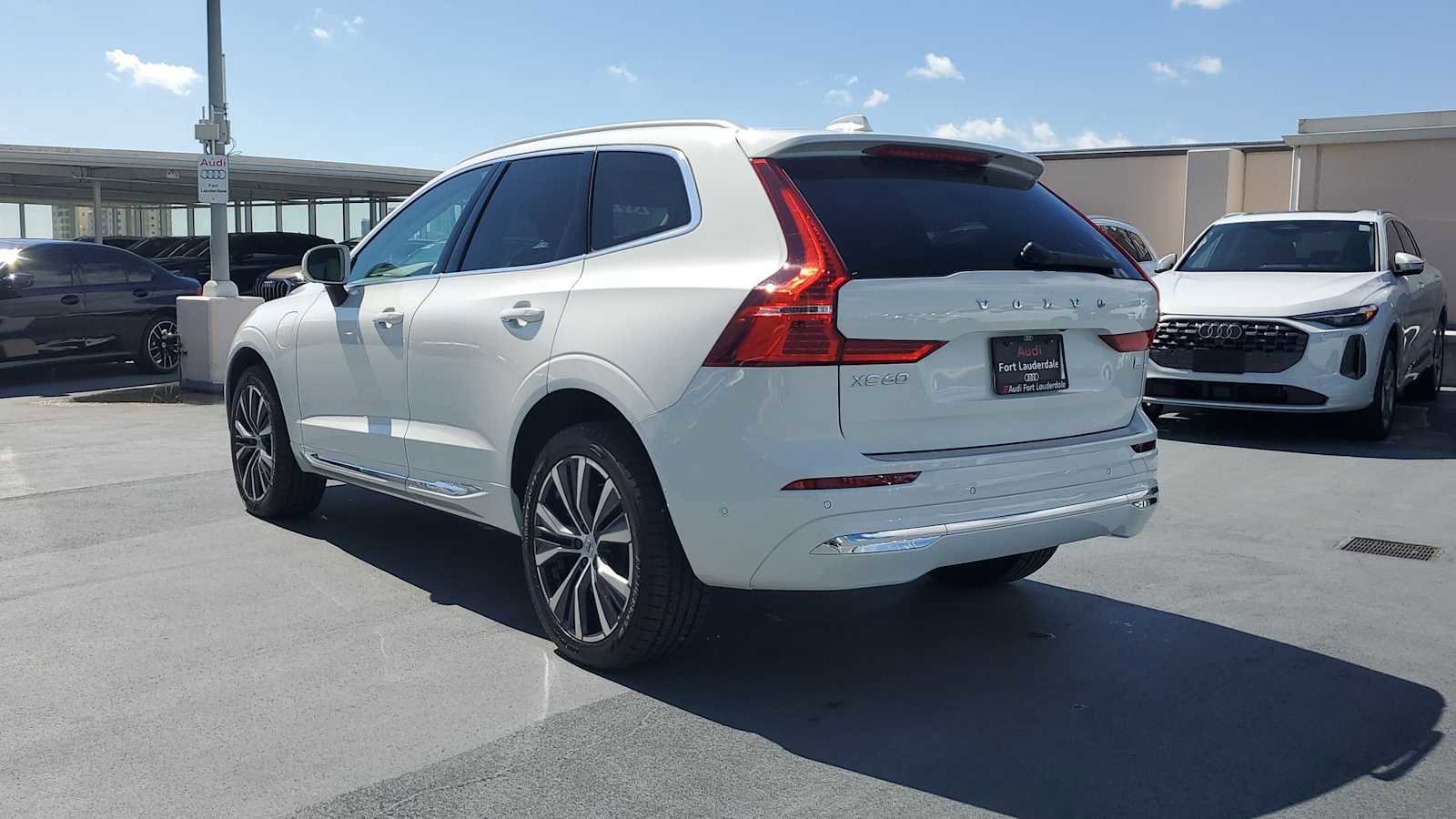 Used 2022 Volvo XC60 T8 Inscription Expression w/ Advanced Package image 4