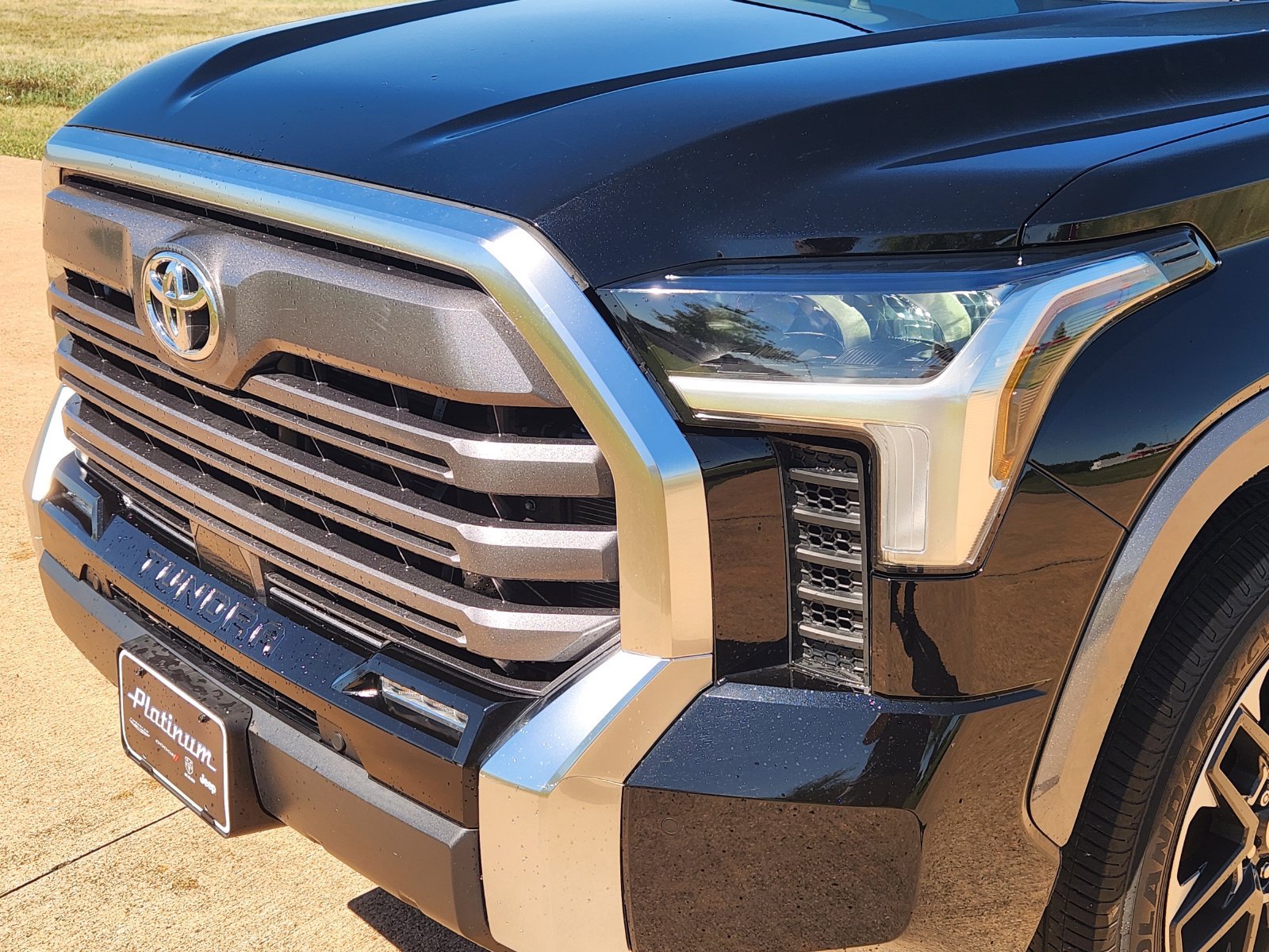 Used 2024 Toyota Tundra Limited w/ Power Package AWD/4WD image 10