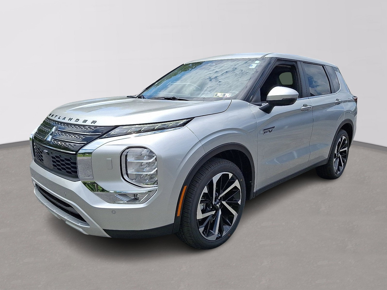 New 2025 Mitsubishi Outlander SE image 3