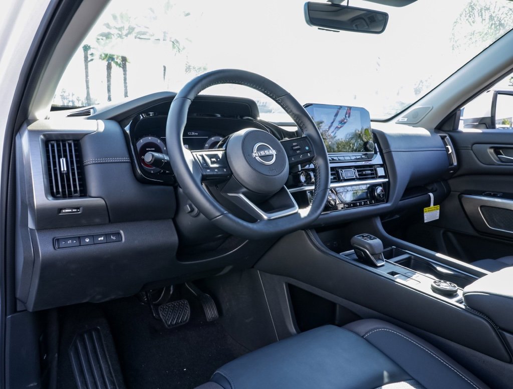 Used 2025 Nissan Pathfinder Platinum w/ Cargo Package image 17
