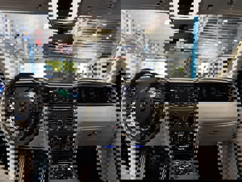 Used 2025 Rolls-Royce Cullinan image 14