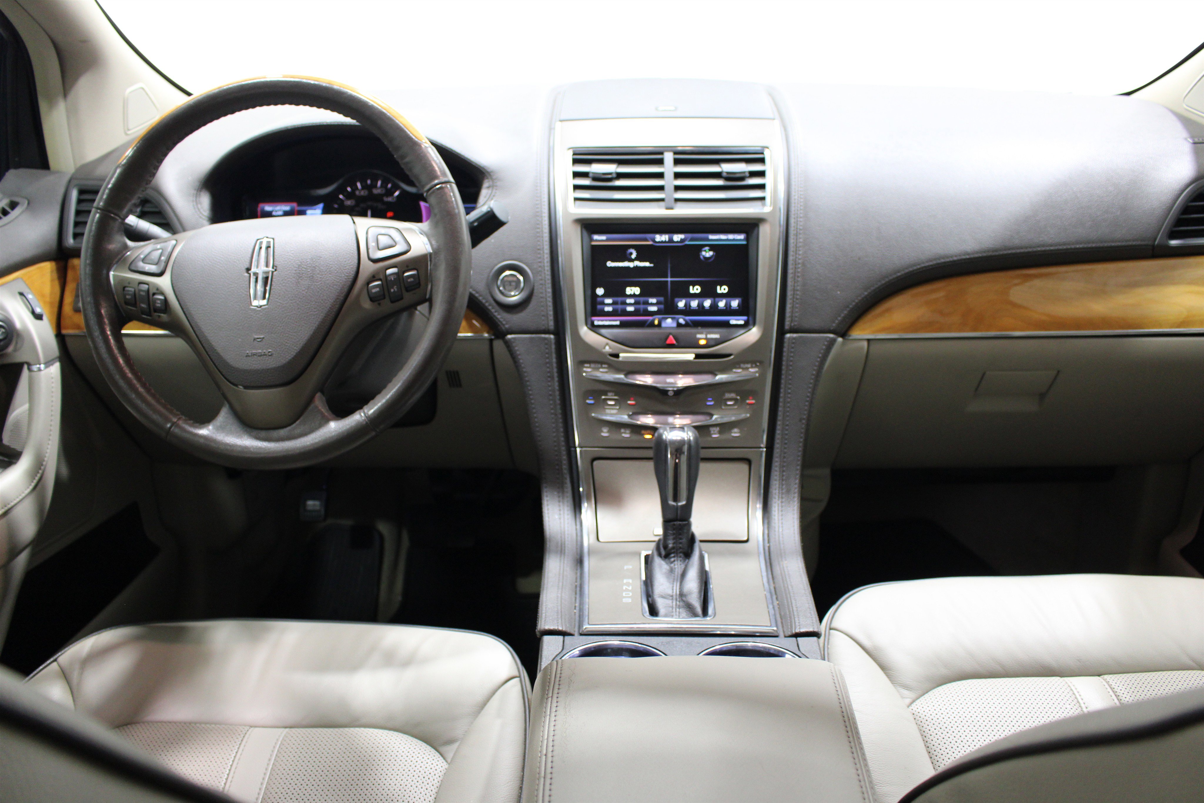 Used 2014 Lincoln MKX AWD w/ Equipment Group 102A image 2
