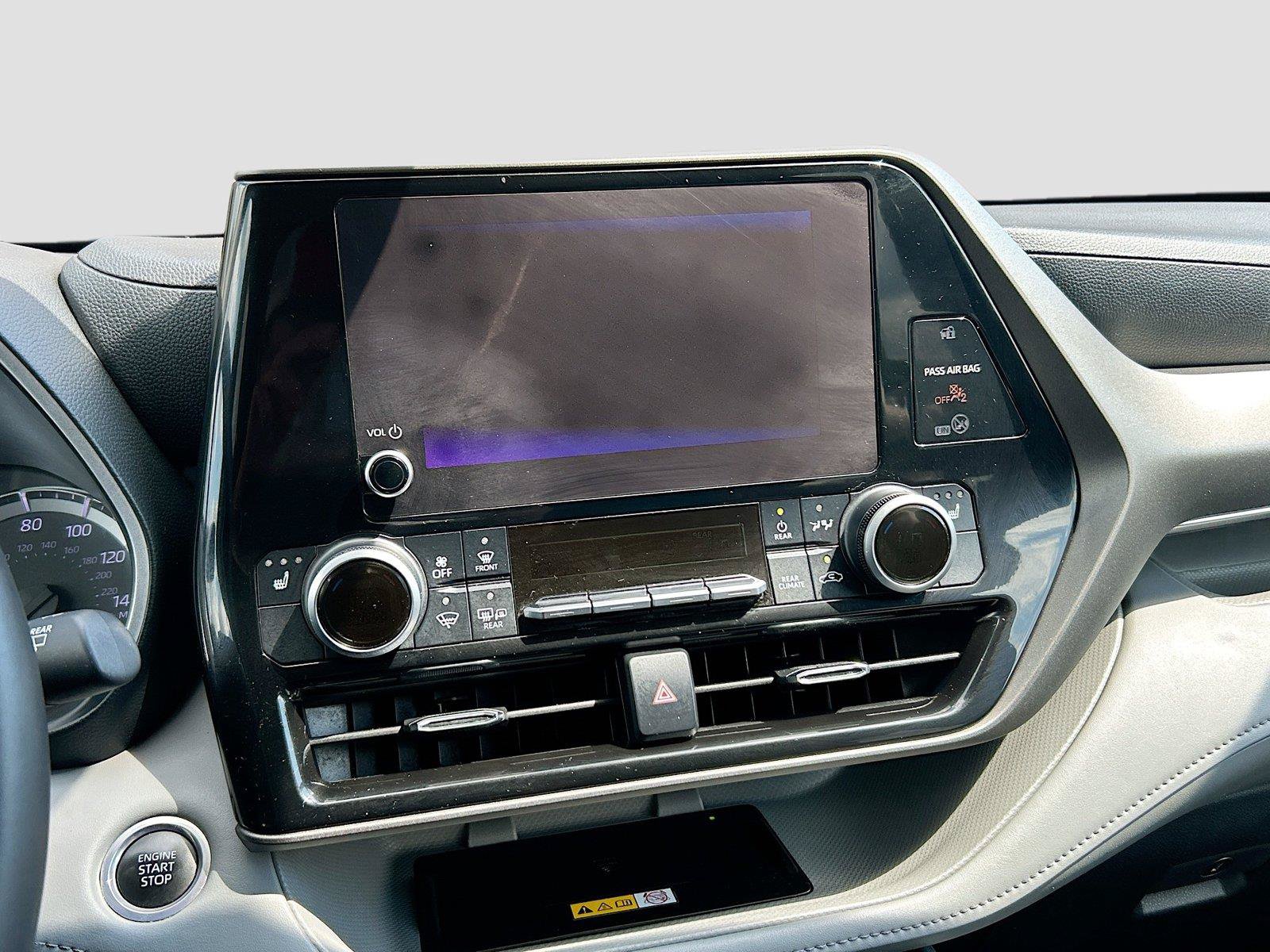 Used 2024 Toyota Highlander XLE FWD image 28