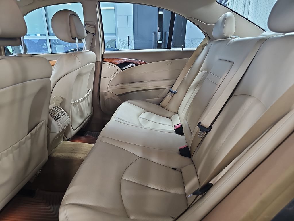 Used 2008 Mercedes-Benz E 350 4MATIC Sedan image 16