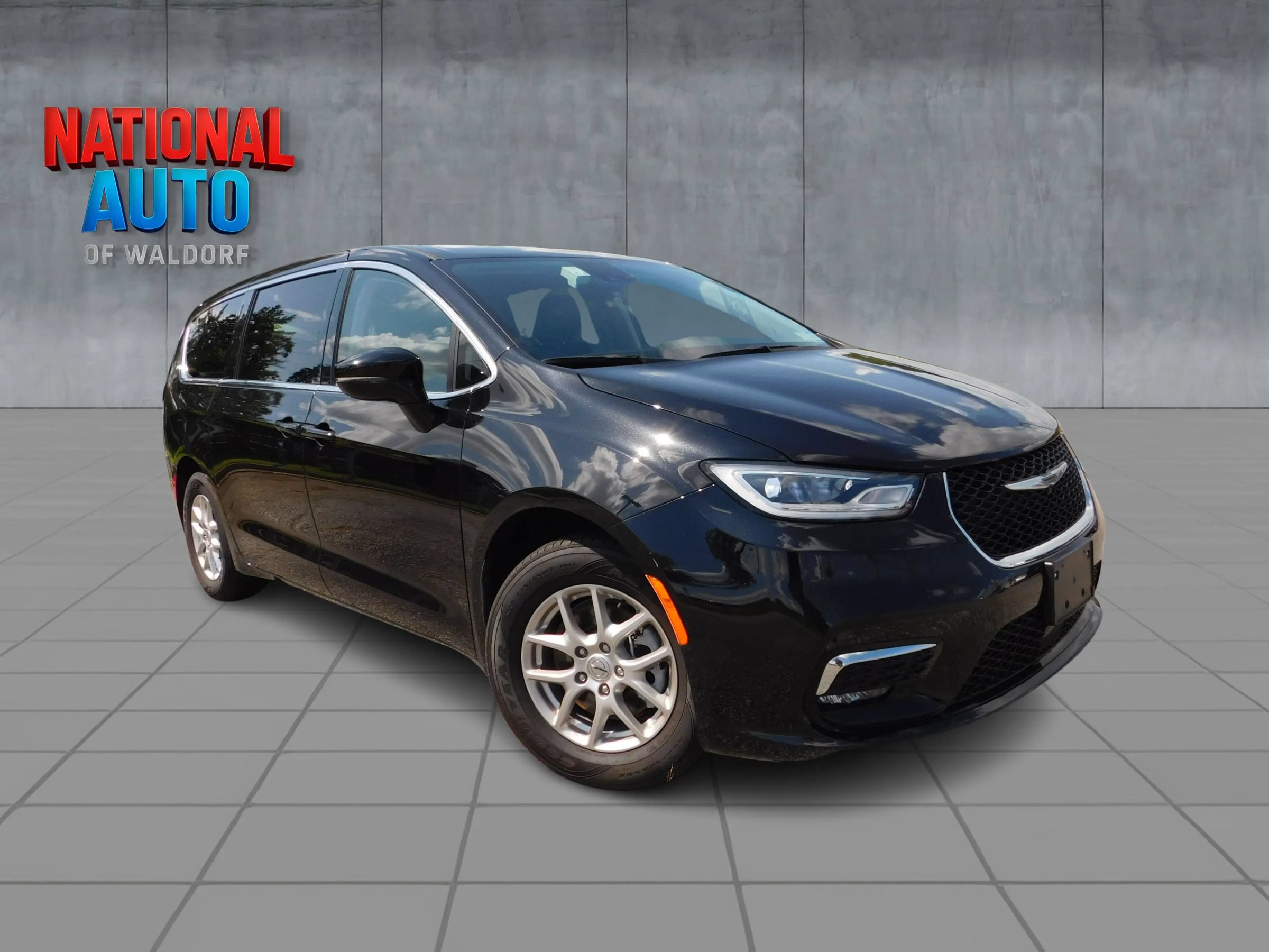 Used 2024 Chrysler Pacifica Touring-L