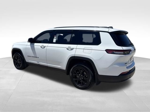 Used 2024 Jeep Grand Cherokee L Laredo AWD/4WD image 3