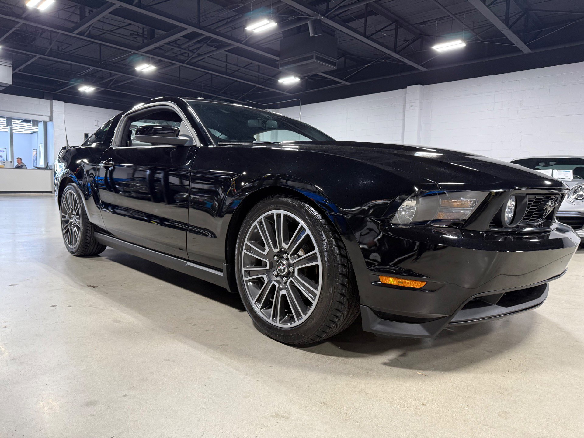Used 2010 Ford Mustang GT image 10