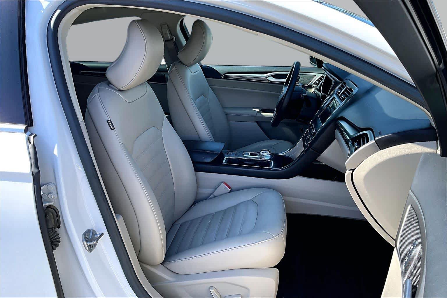 Used 2017 Ford Fusion Energi SE FWD image 8