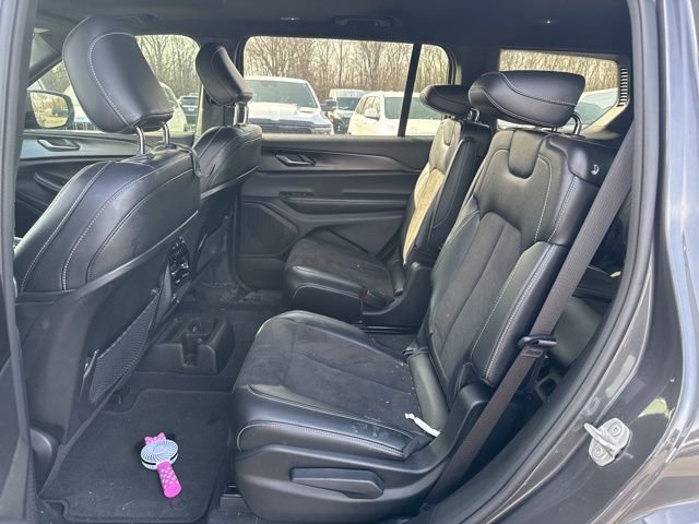 Used 2023 Jeep Grand Cherokee L Laredo image 13