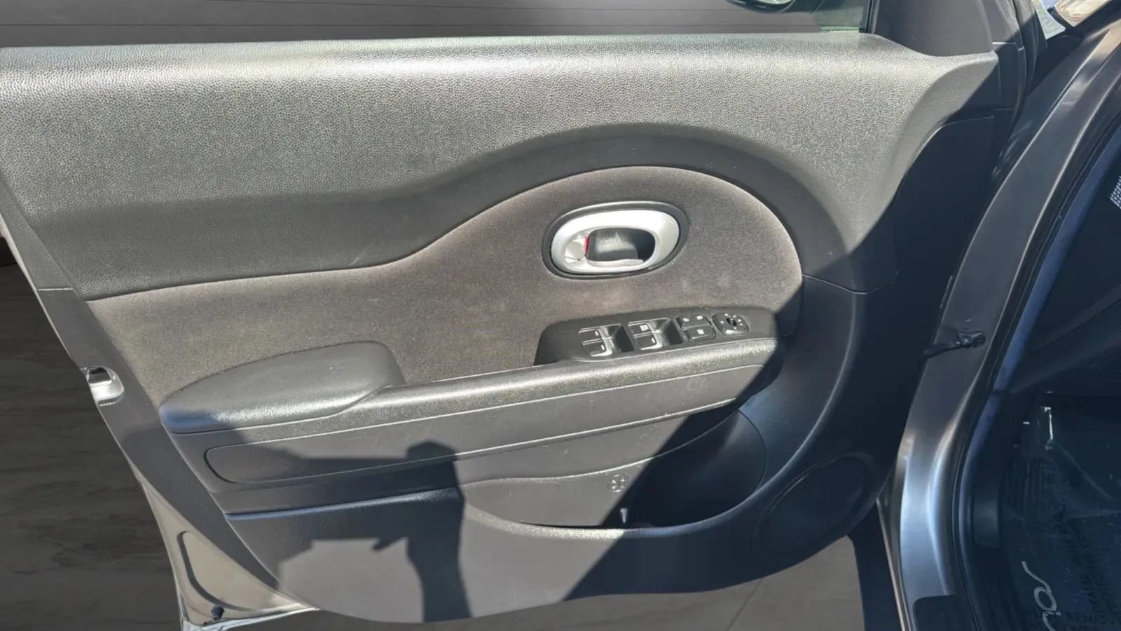 Used 2018 Kia Soul FWD image 23