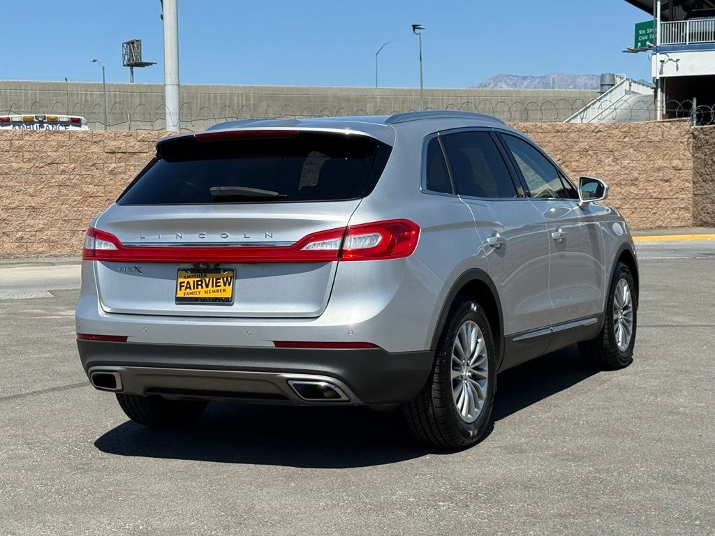 Used 2018 Lincoln MKX Select w/ Select Plus Package FWD image 3