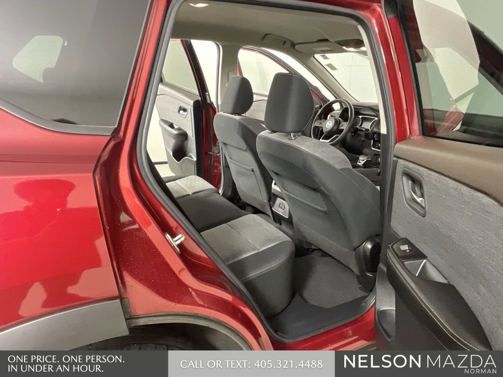 Used 2021 Nissan Rogue SV image 15