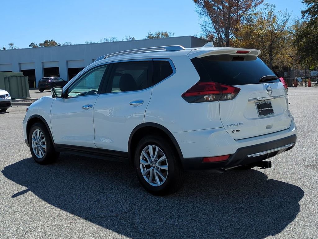 Used 2017 Nissan Rogue SV w/ SV Premium Package image 7