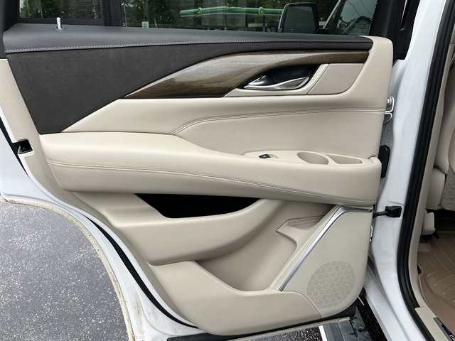 Used 2020 Cadillac Escalade Premium Luxury AWD/4WD image 30