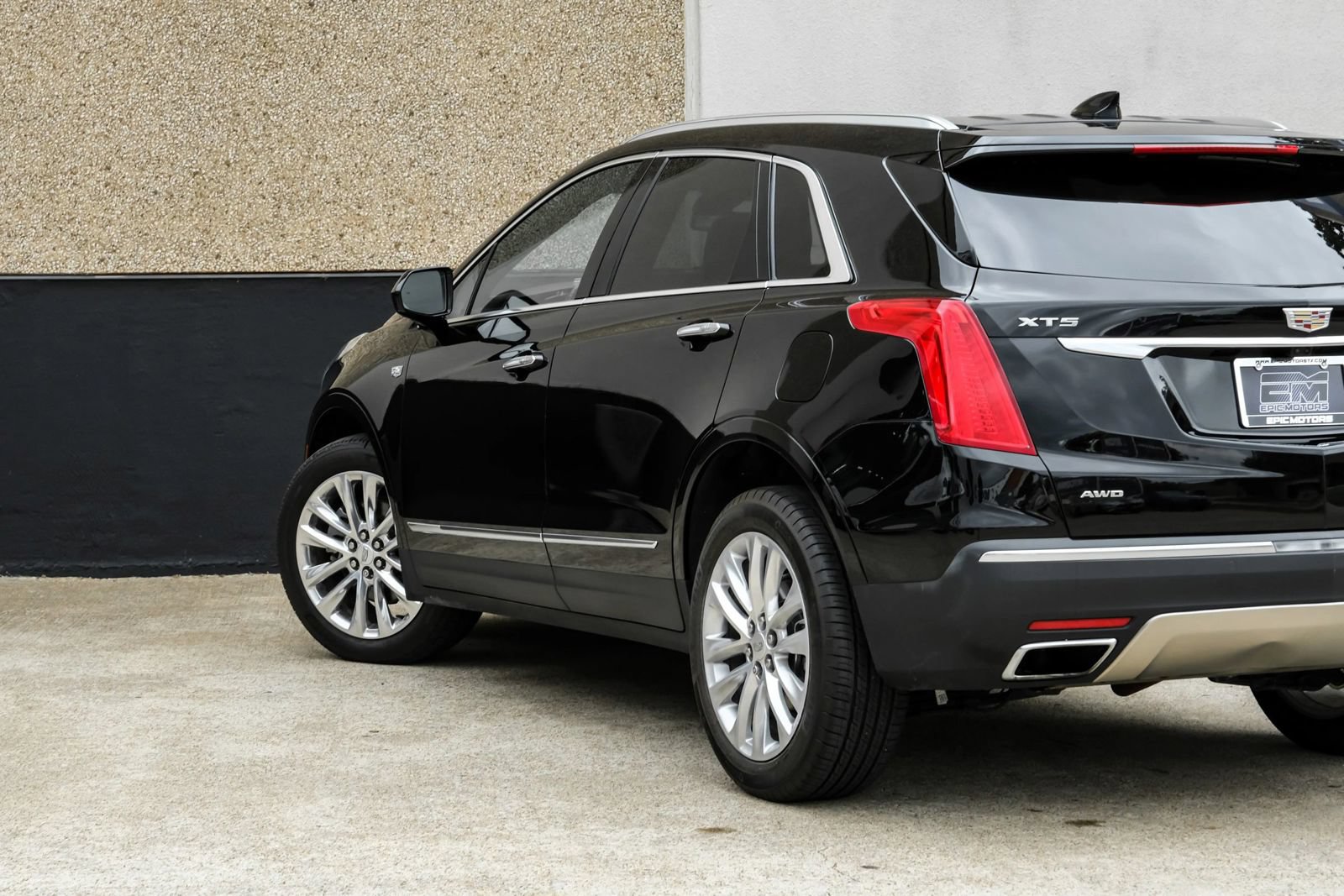 Used 2017 Cadillac XT5 Platinum AWD/4WD image 17