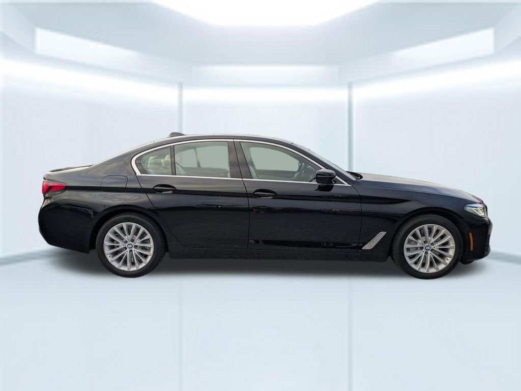 Used 2021 BMW 530i xDrive w/ Premium Package image 6