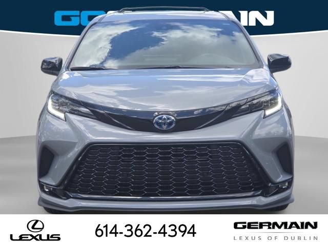 Used 2025 Toyota Sienna XSE w/ XSE Plus Package AWD/4WD image 5