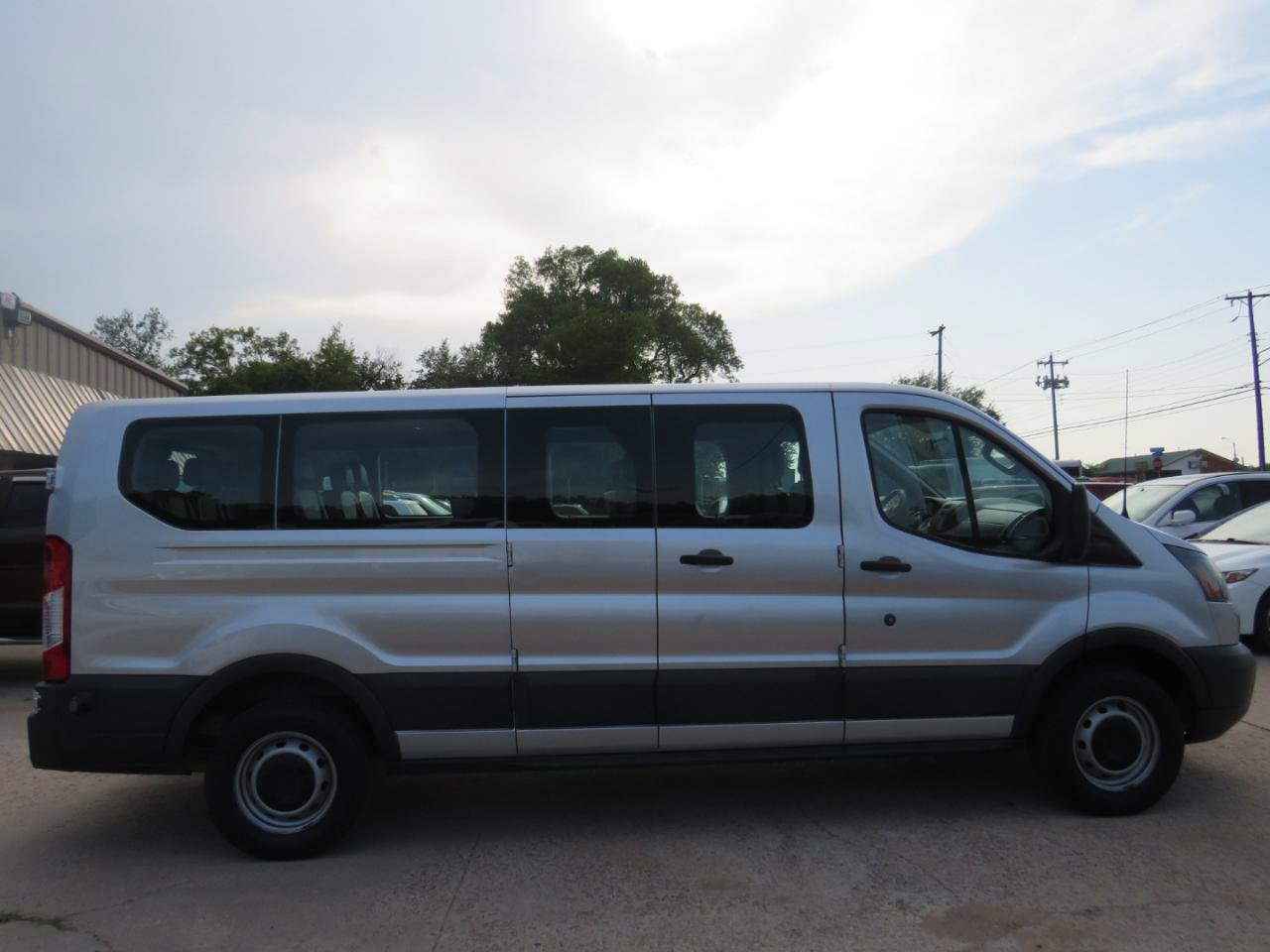 Used 2015 Ford Transit 350 XL RWD image 4
