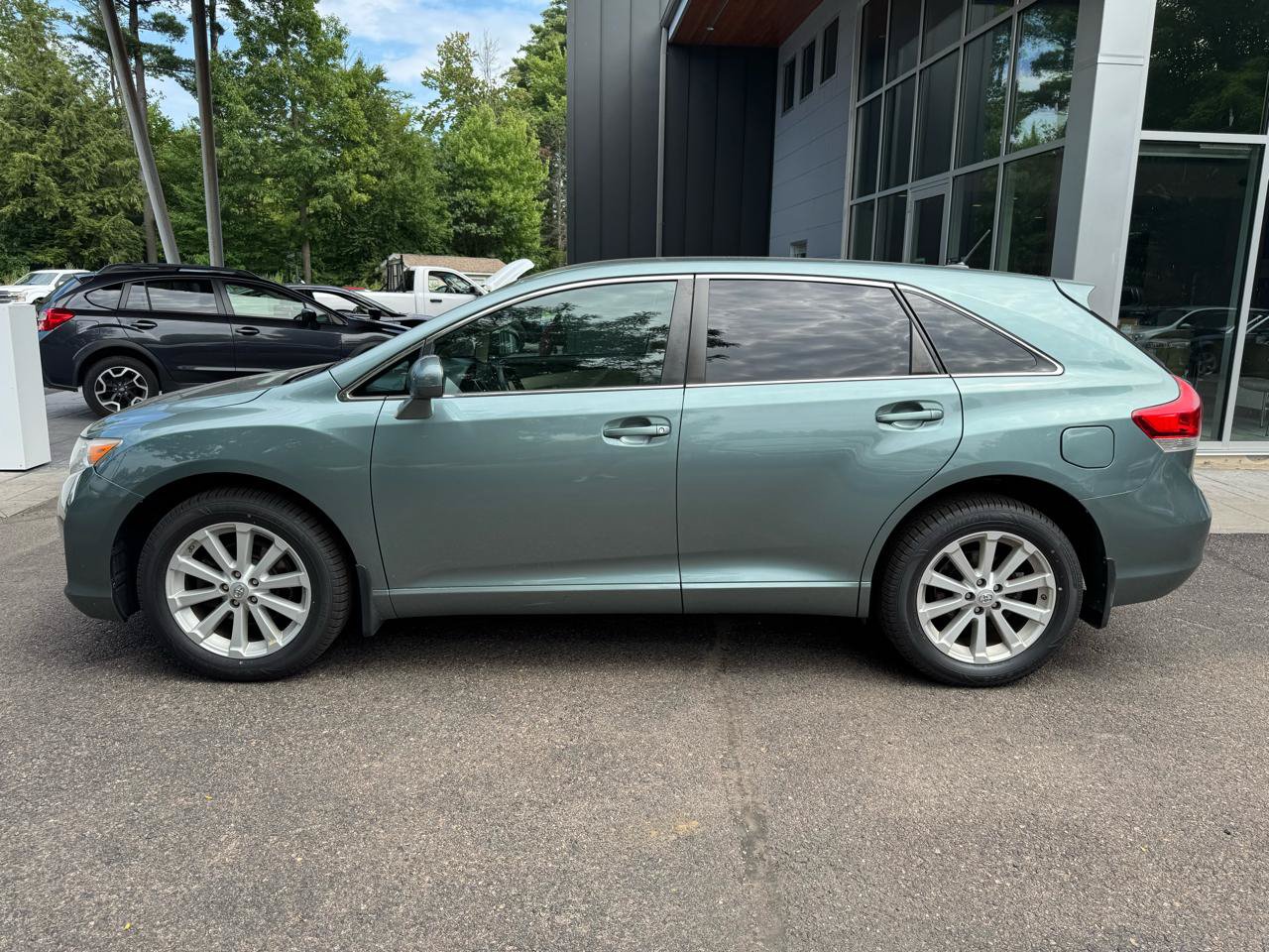 Used 2011 Toyota Venza AWD image 2