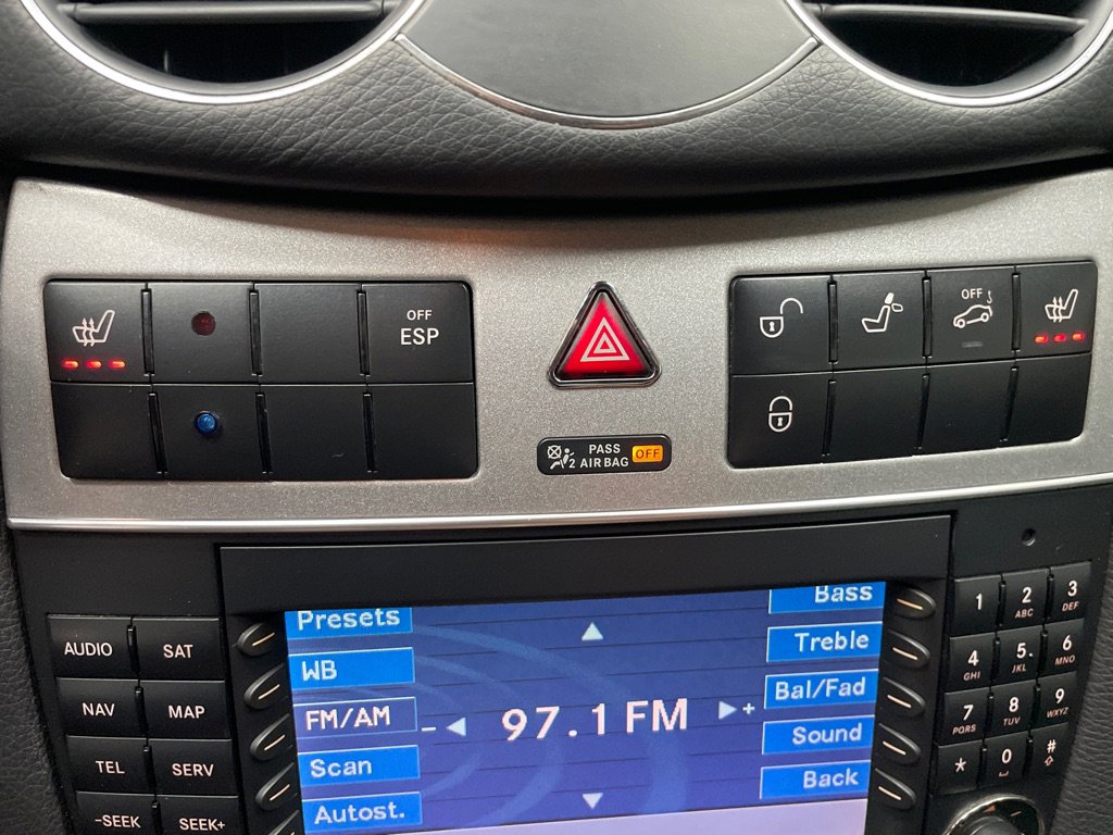 Used 2005 Mercedes-Benz CLK 55 AMG Cabriolet image 32